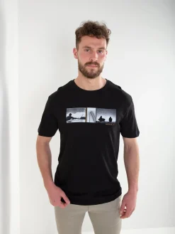 T-shirt preta com estampado