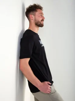 T-shirt preta com estampado