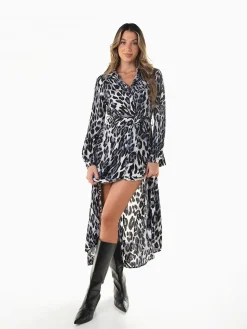 Vestido camiseiro comprido animal print