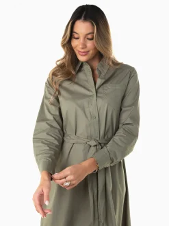 Vestido camiseiro midi