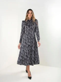 Vestido camiseiro midi preto