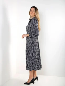 Vestido camiseiro midi preto