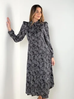 Vestido camiseiro midi preto