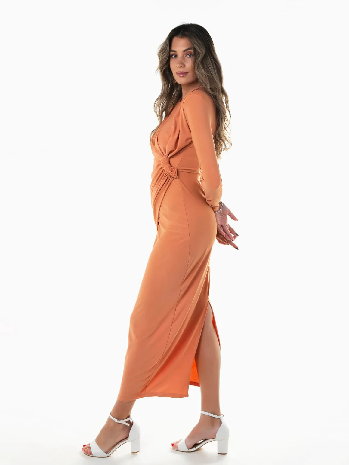 Vestido comprido com torcido