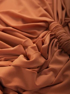 Vestido comprido com torcido