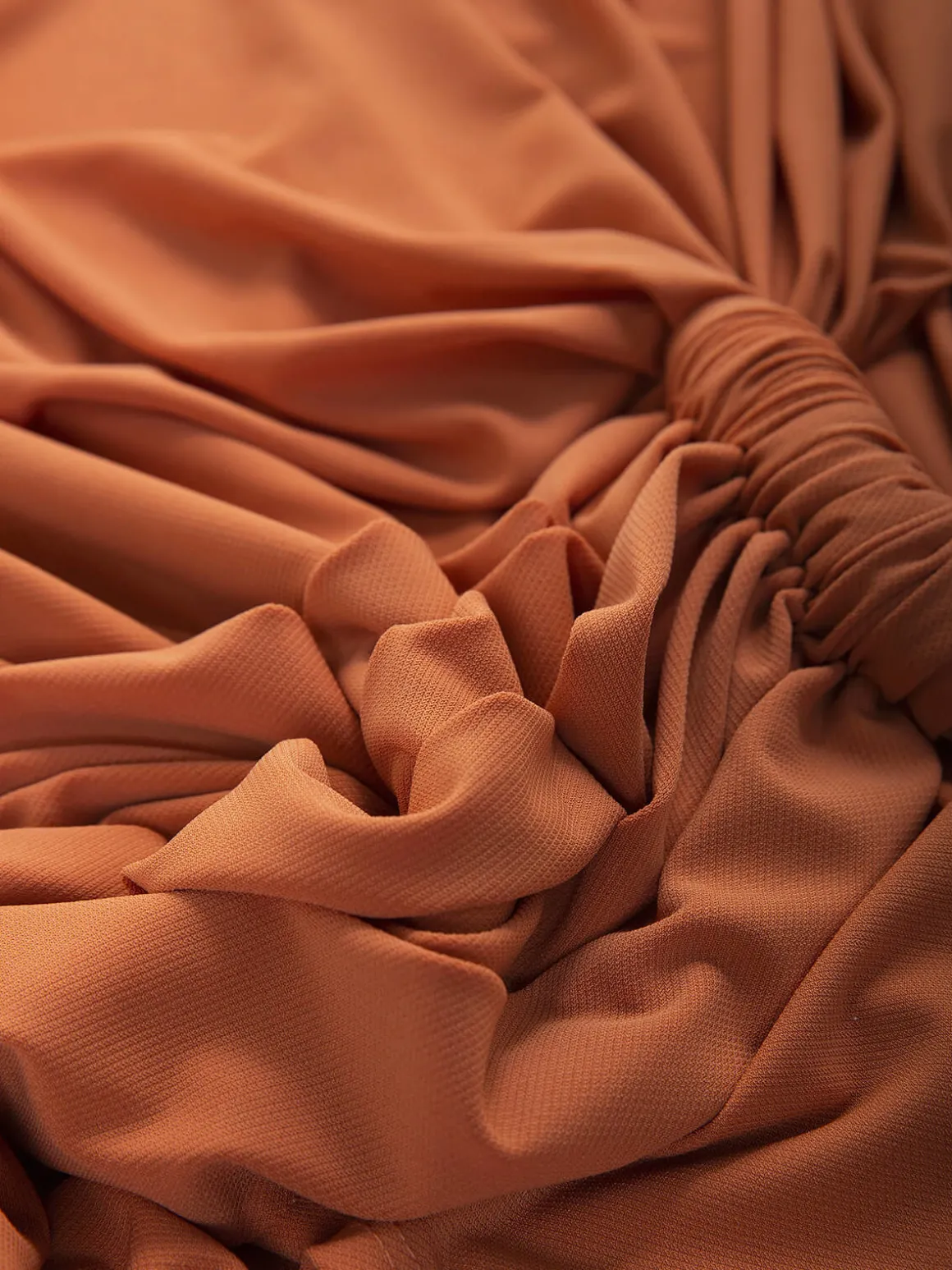 Vestido comprido com torcido