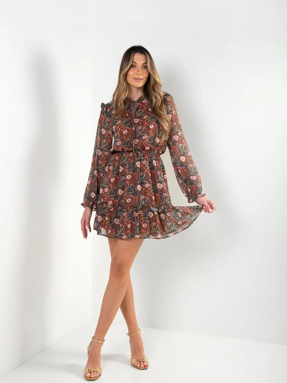 Vestido curto floral manga comprida