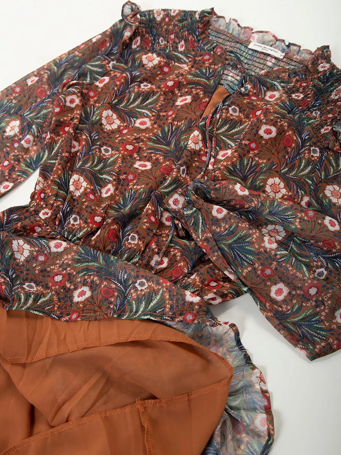 Vestido curto floral manga comprida