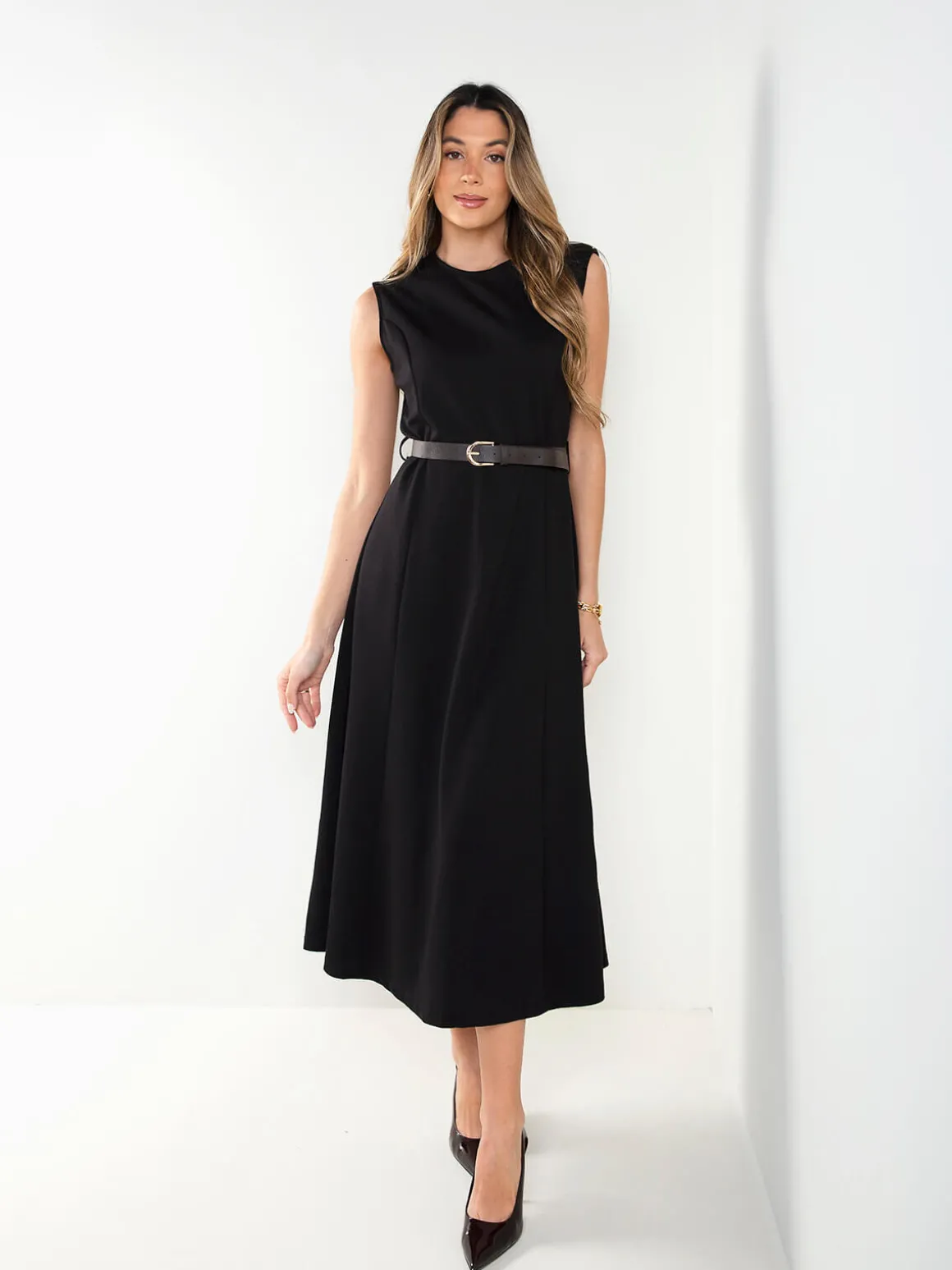 Vestido midi halter com cinto