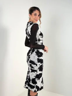 Vestido midi justo em malha animal print