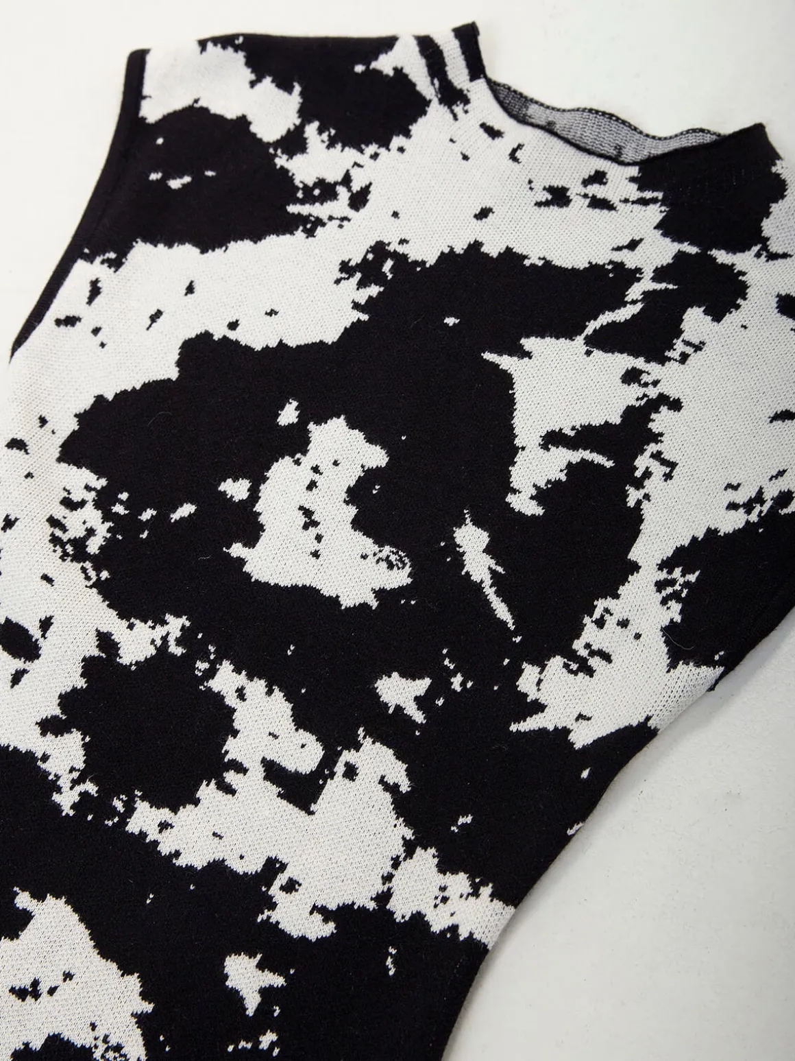 Vestido midi justo em malha animal print