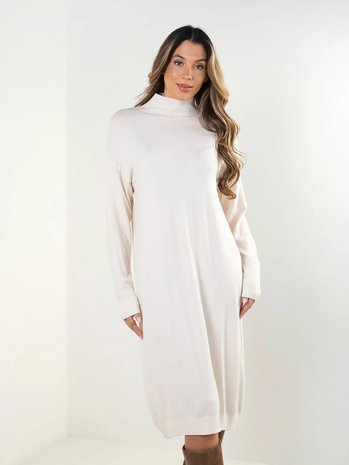 Vestido midi malha com gola subida